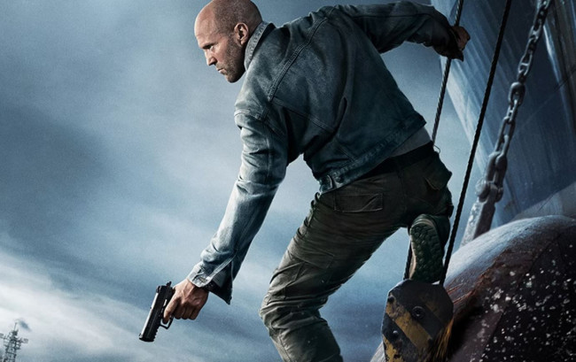 Jason Statham kör båt och slåss i trailern för Mutiny