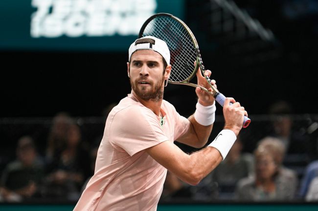 Karen Khachanov leder Almaty Open med tidigare topp 50 som lokal favorit i Kazakstan