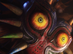 First 4 Figures jobbar på en Majora-mask i naturlig storlek