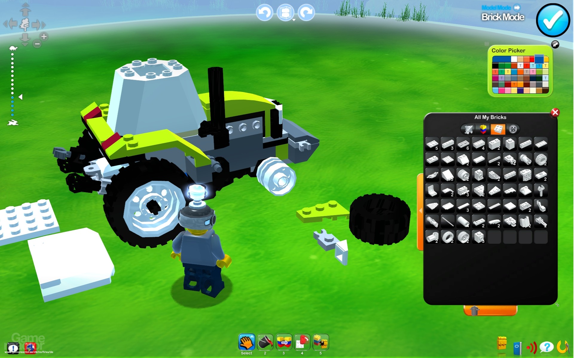 Игра собирающий конструкторы. Конструктор для взрослых. Собери машину игрушка. Мальчик собирает конструктор. Дети играют.