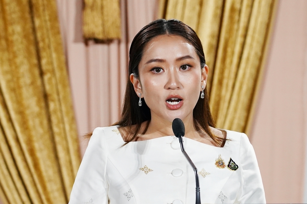 Thailands premiärminister avstängd mitt i rättsfall om läckt samtal