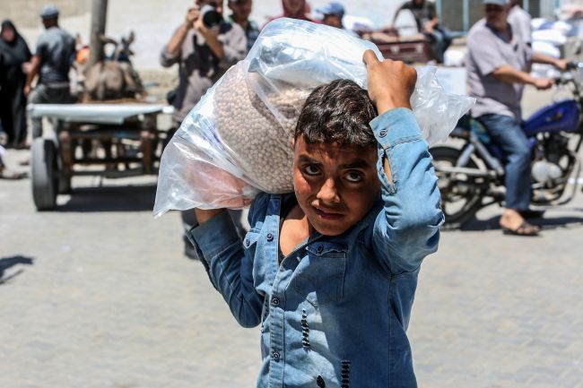 Gaza står inför en växande kris när Israel avbryter biståndsleveranser