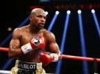 Boxningslegenden Floyd Mayweather &aring;terv&auml;nder till professionell boxning efter nio &aring;r