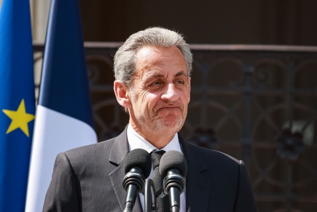 Fransk domstol friar Sarkozy från fängelse i väntan på överklagande
