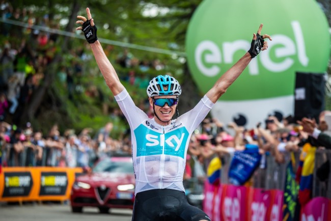 Chris Froome förblir hemlighetsfull om sin framtid under en känslosam hyllning i La Vuelta 2026-evenemanget