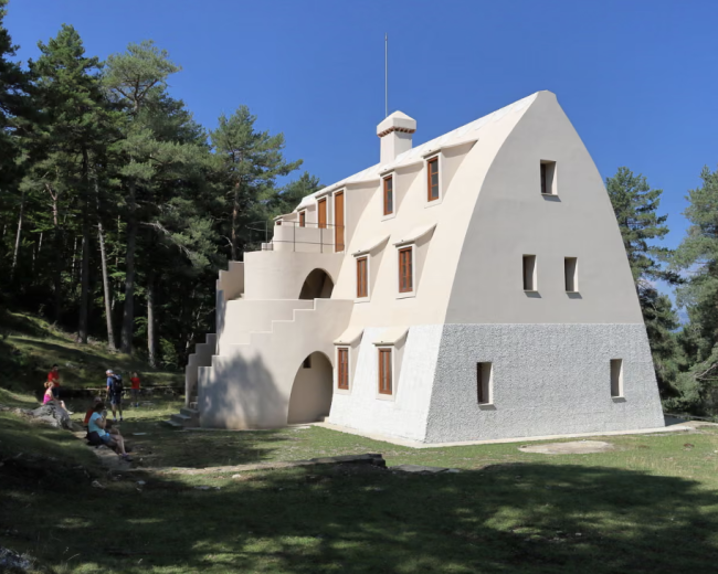Spanien avslöjar ett nytt mästerverk av Gaudí: En hundraårig chalet gömd i de katalanska bergen