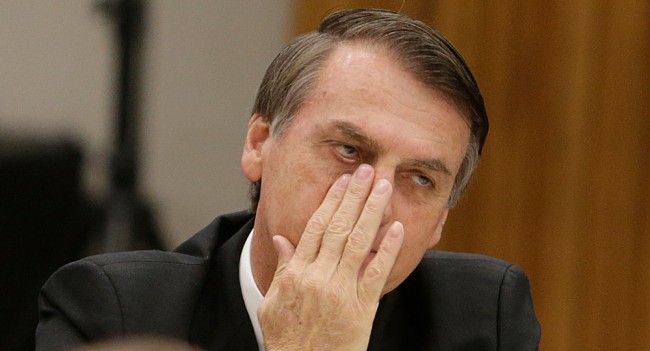 Bolsonaro vänder sig till böcker för att minska fängelsetiden