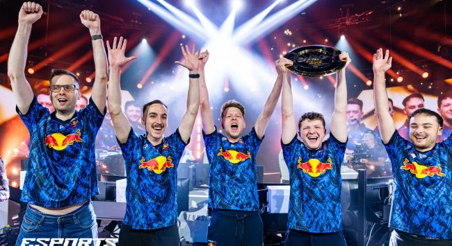 Team Redline försvarar sin Esports World Cup-titel genom att göra anspråk på 2025 års trofé