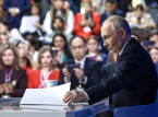 &Aring;rlig presskonferens vid &aring;rets slut: Putin erbjuder inga kompromisser om Ukraina och till&auml;gger att EU:s "r&aring;n" misslyckades