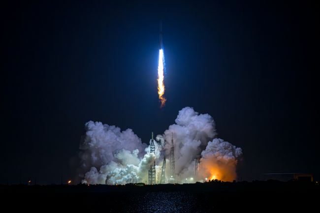 Jeff Bezos rymdföretag Blue Origin får hålla sig på marken