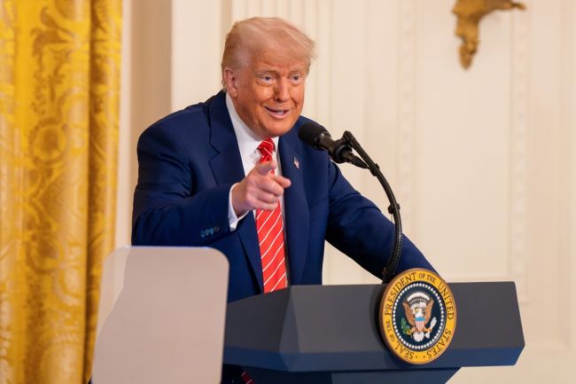 Trumps Gulfturné närmar sig sitt slut när Förenade Arabemiraten pressar på för att få status som AI-kraftverk