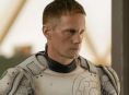 Alexander Skarsgård är Murderbot i Apples nya scifi-serie
