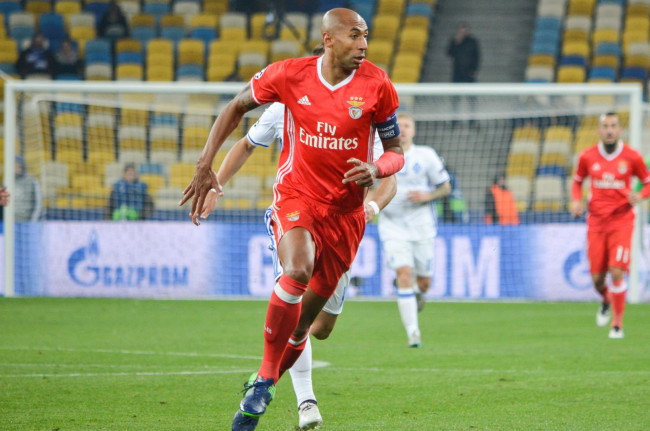Benfica-legenden Luisão kallade "apa, Judas" efter att ha stöttat landsmannen Vinícius