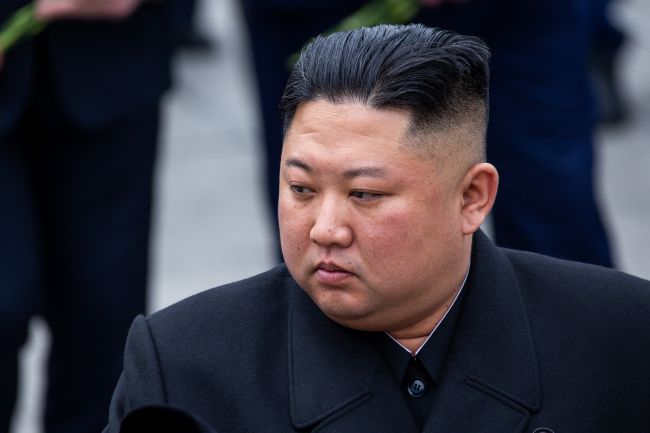 Nordkoreas ledare bekräftar planer på att utöka kärnvapenstyrkorna