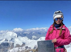 En desperat v&auml;djan fr&aring;n sonen till en kl&auml;ttrare som fastnat p&aring; 7 000 meters h&ouml;jd med ett brutet ben och &ouml;vergivits av r&auml;ddningsarbetare