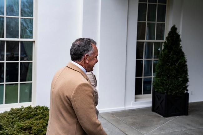 Trumps sändebud anländer till Moskva för fredssamtal i Ukraina