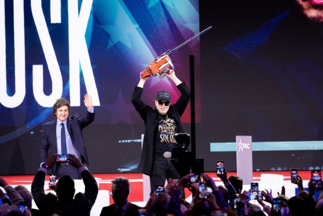 Elon Musk siktar in sig på ett eget politiskt parti för att utmana Trump och tvåpartisystemet