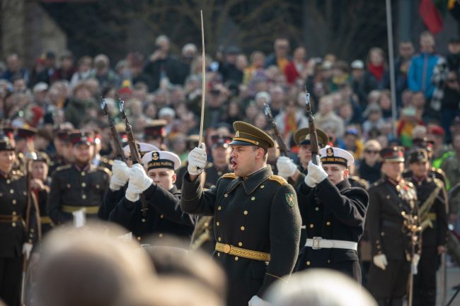 Litauen ökar försvarsutgifterna och uppmanar vapentillverkare att investera lokalt