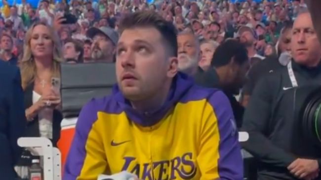Luka Dončić gråter i sin återkomst till Dallas, men gör senare säsongsbästa mot sin tidigare klubb