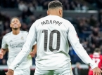 Kylian Mbapp&eacute; hyllar Cristiano Ronaldo n&auml;r han tangerar Real Madrids m&aring;lrekord