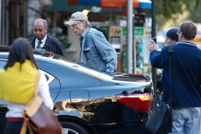Stephen King varnar för Trump på X