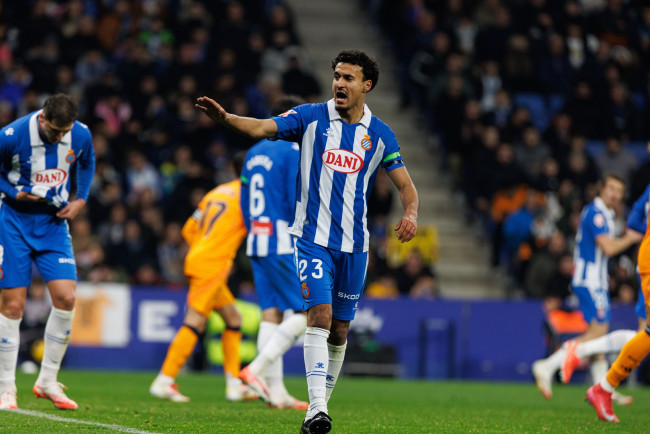 Antirasistiskt protokoll aktiverades i LaLiga-matchen mellan Elche och Espanyol när Rafa Mir förolämpade Omar El Hilali