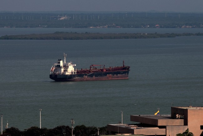 Oljan sjunker efter att Trump tagit kontroll över venezuelansk råolja