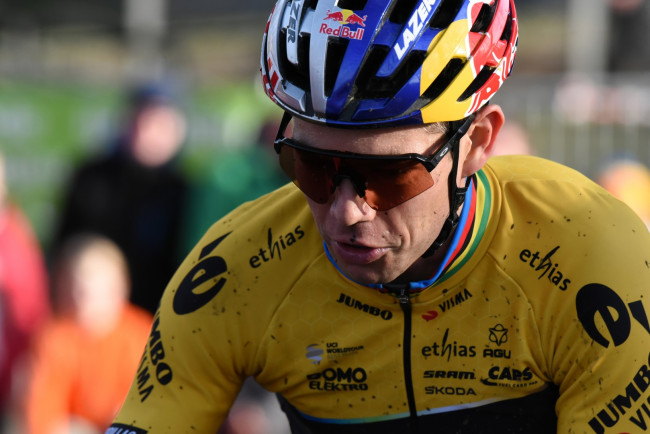 Wout van Aert spurtar om Pogacar i Paris-Roubaix och vinner andra Monument, 