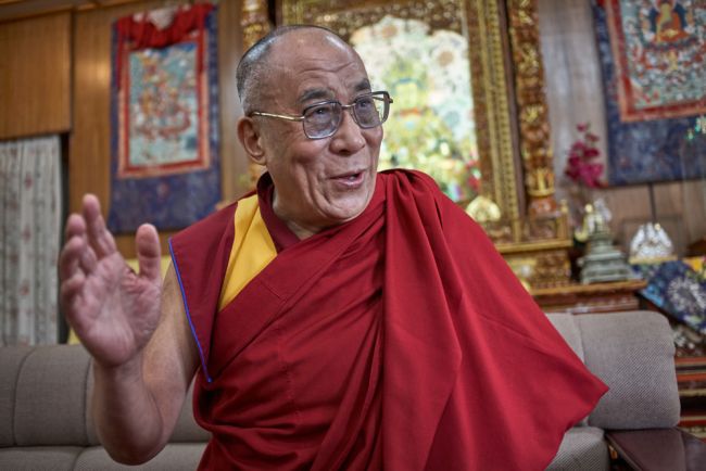 Indien utmanar Kina: Indien bekräftar Dalai Lamas exklusiva auktoritet över efterträdaren