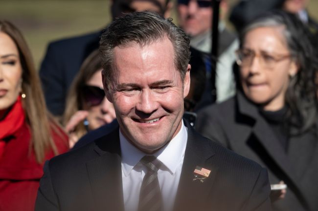 Mike Waltz uppmanar Ukraina att lätta på kritiken mitt i fredssamtalen
