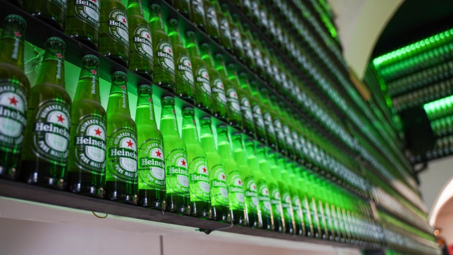 Heineken skär ner 6 000 jobb efter att ölefterfrågan sjunkit