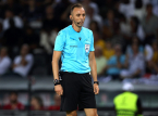 Bayern M&uuml;nchens VD kritiserar bristande domarerfarenhet i matchen mellan Bayern och PSG