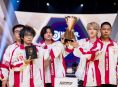 Världsmästerskapet i sport-sport: AG. AL lyfter Honor of Kings World Cup pokal