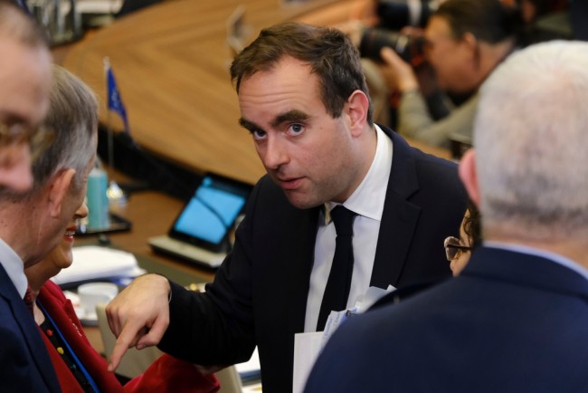 Macron återutnämner Lecornu till premiärminister