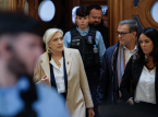 &Ouml;verklagander&auml;tteg&aring;ngen om Marine Le Pen avslutas med presidentvalet 2027 som h&auml;nger p&aring; en sk&ouml;r tr&aring;d