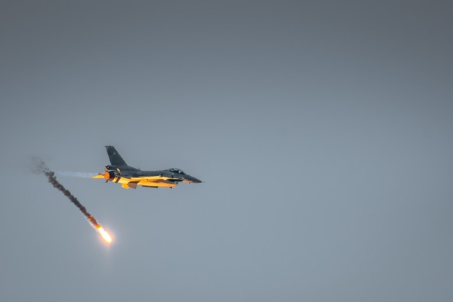 Polen varnar Putin för att använda sitt luftrum på väg till Ungern