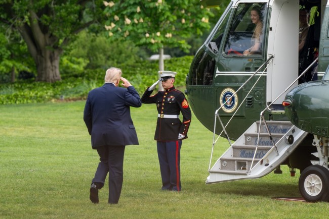 Trump lanserar en rekordstor militärbudget på 1,5 biljoner dollar för 2027 (upp från 900 miljarder dollar 2026)