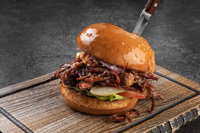 BBQ-älskare krossar Guinness världsrekord för flest pulled pork-smörgåsar serverade på 8 timmar
