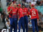 Brittiska politiker uppmanar cricketspelare att bojkotta matchen i Afghanistan som en protest mot talibanregimen