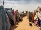 Tusentals människor på flykt efter att militanta grupper attackerat en stad i nordöstra Nigeria