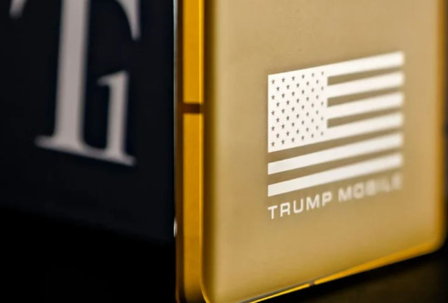 Kaoset kring Trump Mobile fortsätter växa