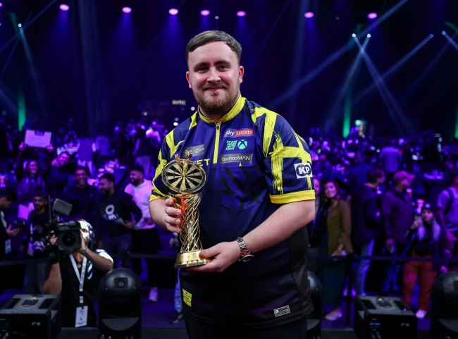 Luke Littler tillbaka i topp med seger i Saudiarabien Darts Masters
