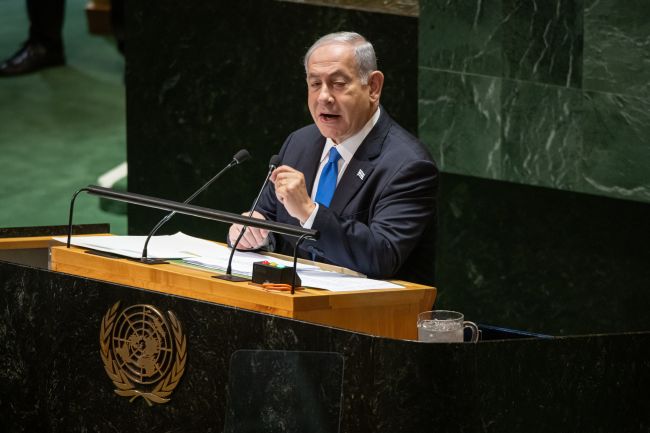 Netanyahu varnar för att vapenvilan i Gaza kommer att upphöra om gisslan inte släpps före lördag lunch