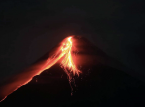 Filippinerna evakuerar tusentals efter att Mayon-vulkanen vaknar igen