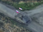 Ryska medier delar video av pansarfordon som visar den amerikanska flaggan medan de attackerar Ukraina