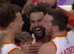 Trae Young gör ett matchavgörande mål från den motsatta halvan: 15 meter (49 fot)
