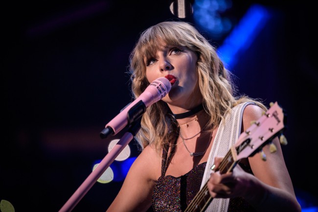 Taylor Swift tas in i låtskrivarens Hall of Fame