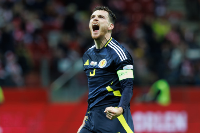 Skottlands kapten Andy Robertson läser ett känslosamt brev av Rute Cardoso, Diogo Jotas fru