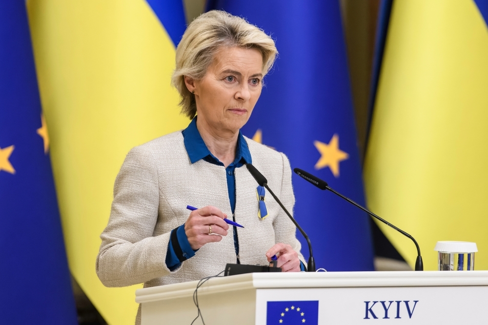 Von der Leyen ringer Trump efter attackerna mot Kiev och uppmanar honom att verka för fred