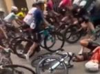 Att kvinnan knuffade en cyklist under ett lopp i Spanien var oavsiktligt, uppger lokala medier